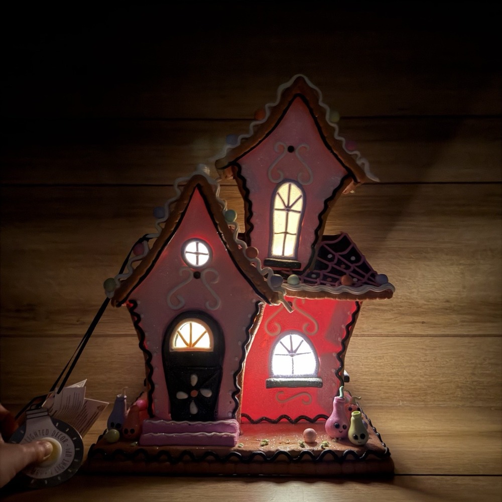 Ghoulish Garden HALLOWEEN Gingerbread Haunted House Lighted Pink Decor READ - Picture 2 of 10